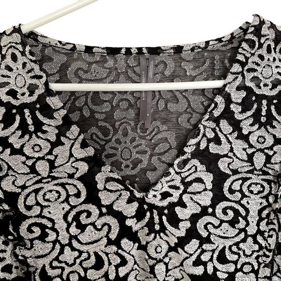 Anthropologie black and white floral vintage style ruffled v-neck blouse - Picture 3 of 8